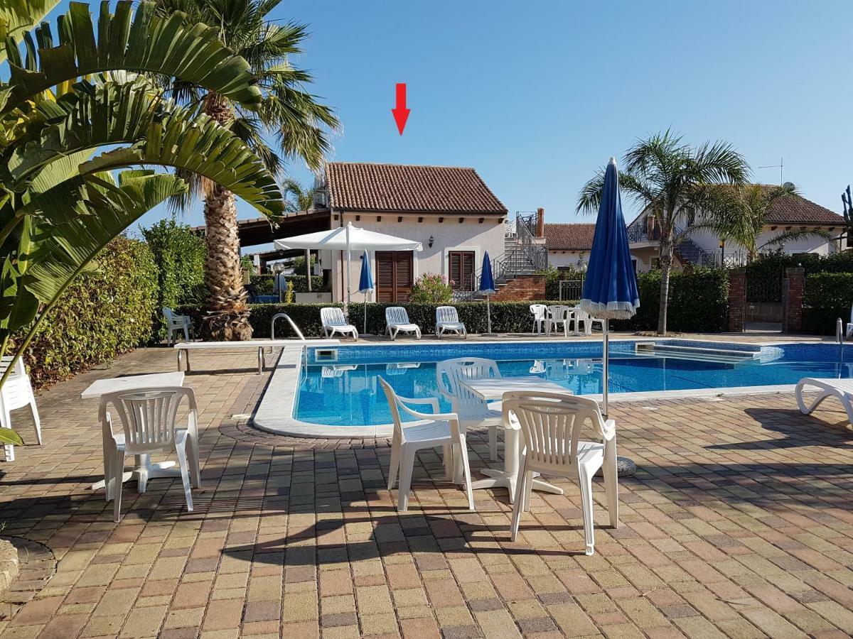 Villa Mansarda Con Vista Piscina à Campofelice Di Roccella Extérieur photo