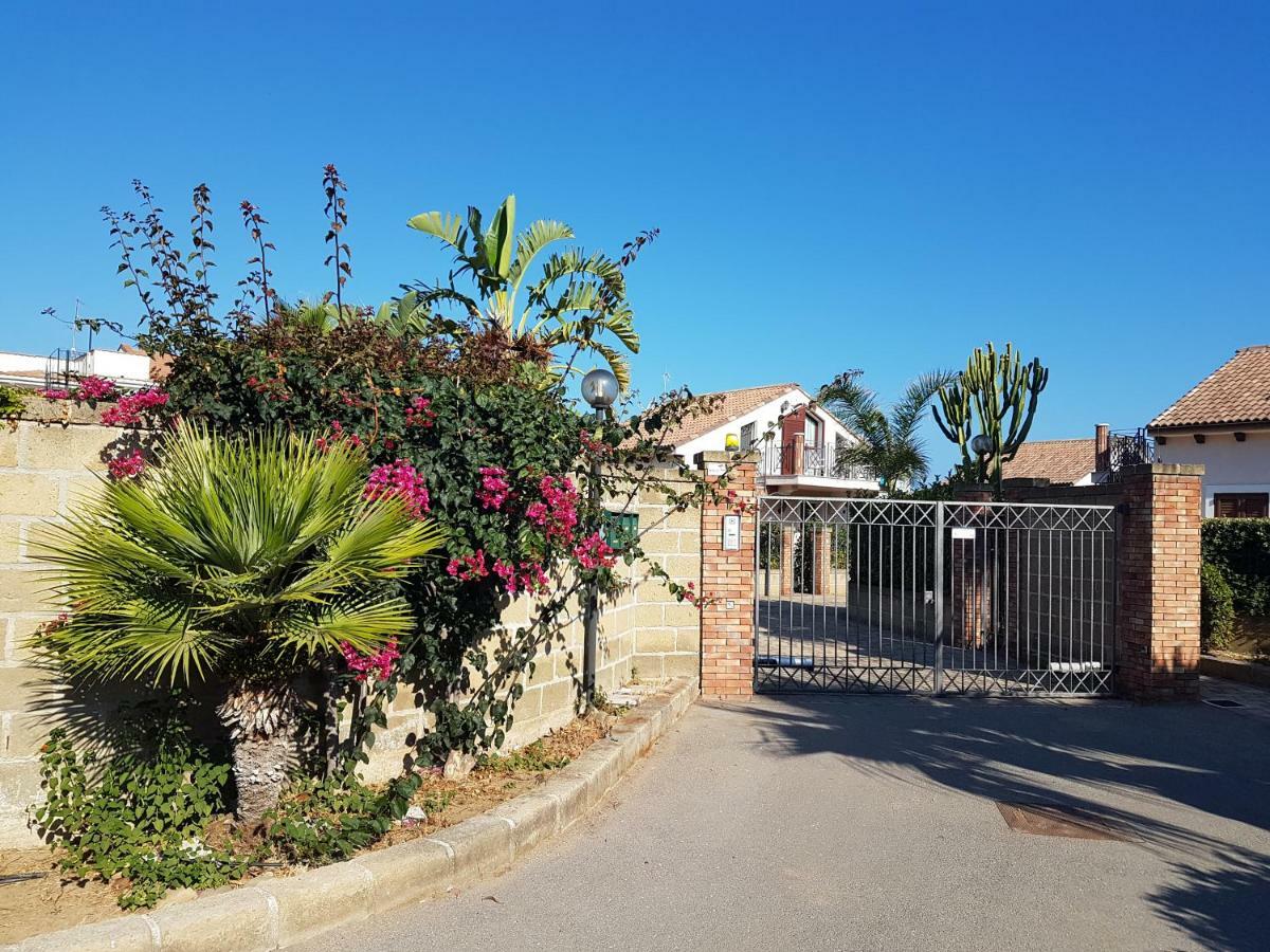Villa Mansarda Con Vista Piscina à Campofelice Di Roccella Extérieur photo