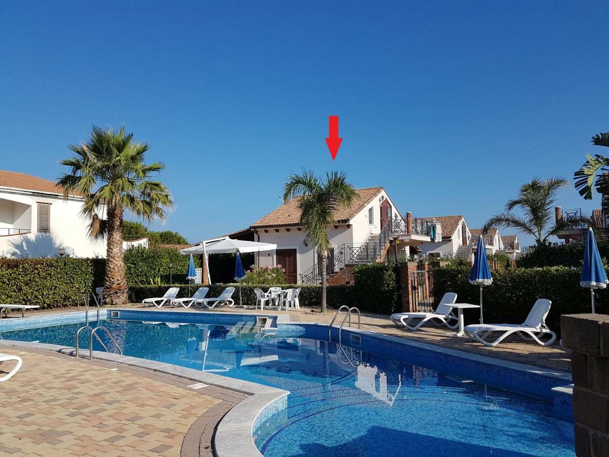 Villa Mansarda Con Vista Piscina à Campofelice Di Roccella Extérieur photo