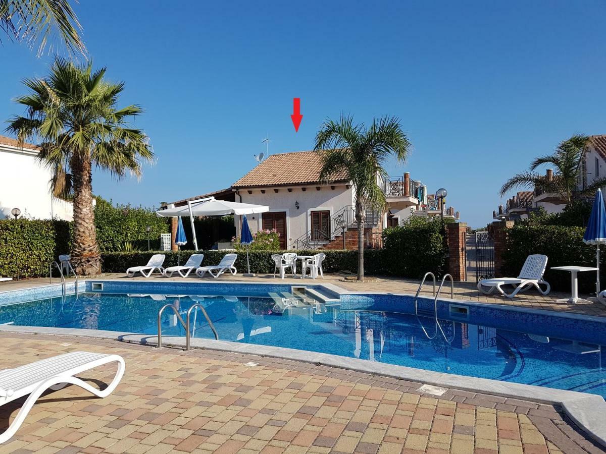 Villa Mansarda Con Vista Piscina à Campofelice Di Roccella Extérieur photo