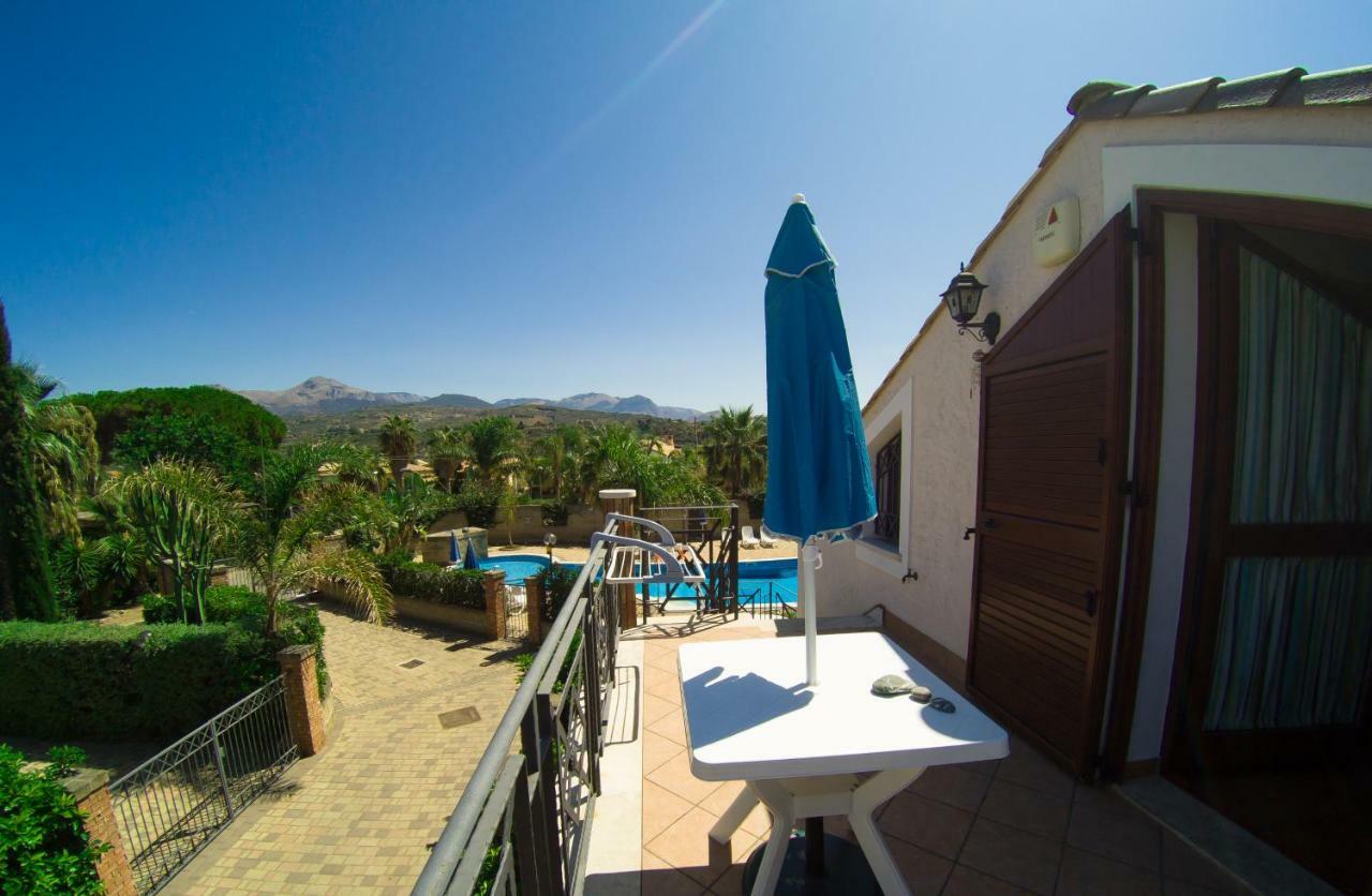 Villa Mansarda Con Vista Piscina à Campofelice Di Roccella Extérieur photo