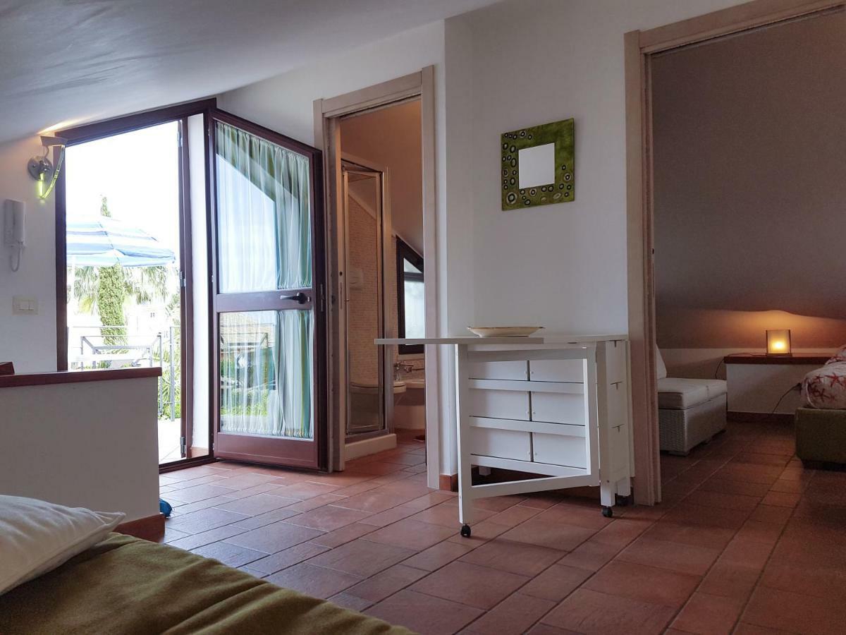 Villa Mansarda Con Vista Piscina à Campofelice Di Roccella Extérieur photo
