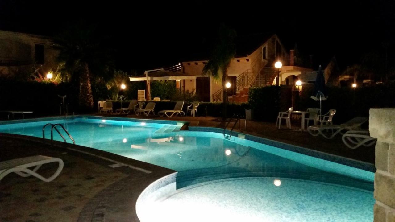 Villa Mansarda Con Vista Piscina à Campofelice Di Roccella Extérieur photo