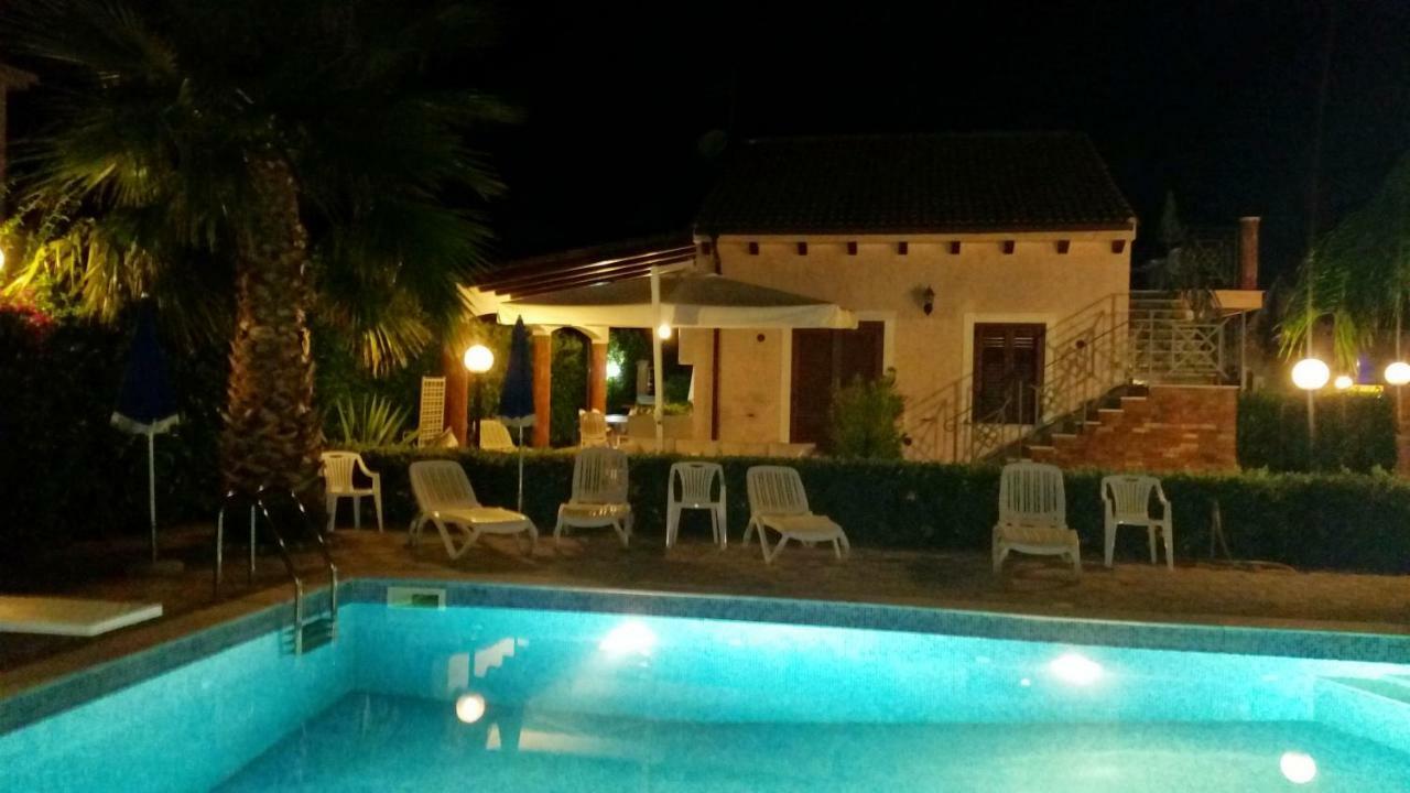 Villa Mansarda Con Vista Piscina à Campofelice Di Roccella Extérieur photo